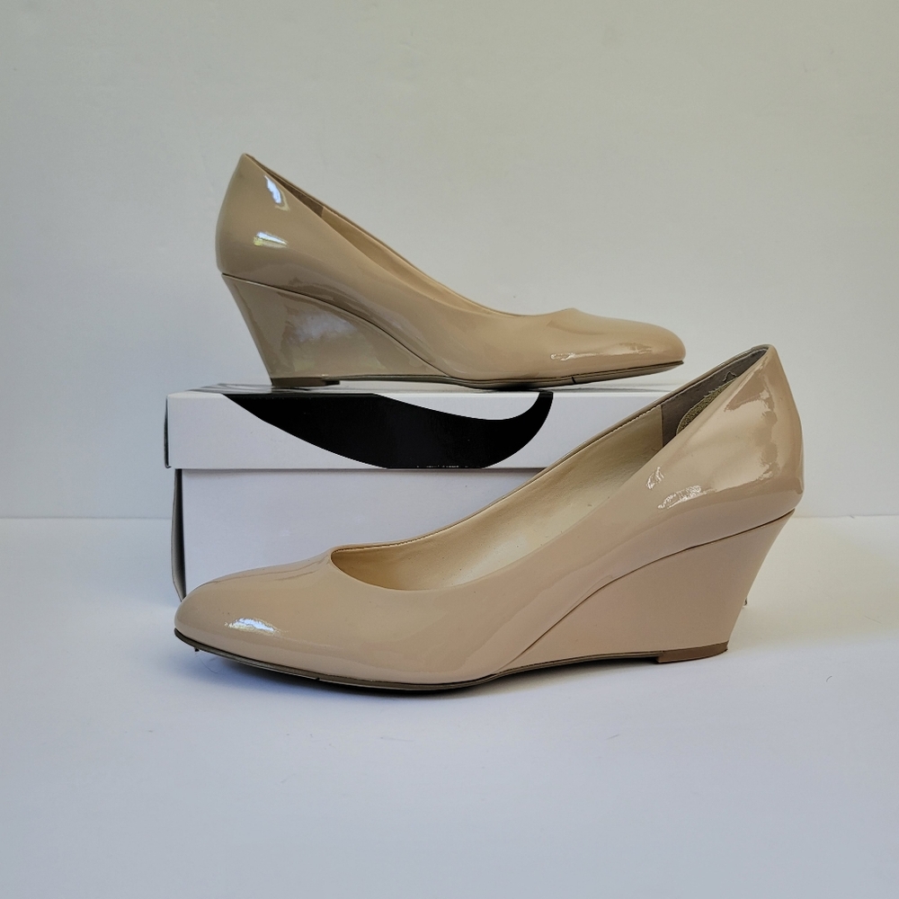 NINE WEST Mela Patent Leather Wedge Pump Size 9 Nude Closed Toe Heels with Box